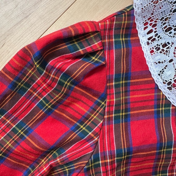 Vintage Shirt with Lace Collar - Picture 2 of 5